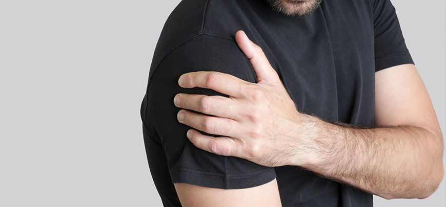patient needing frozen shoulder treatment in Sacramento