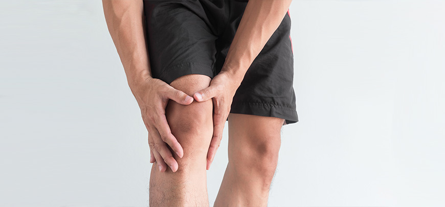 patient needing knee pain treatment in Sacramento